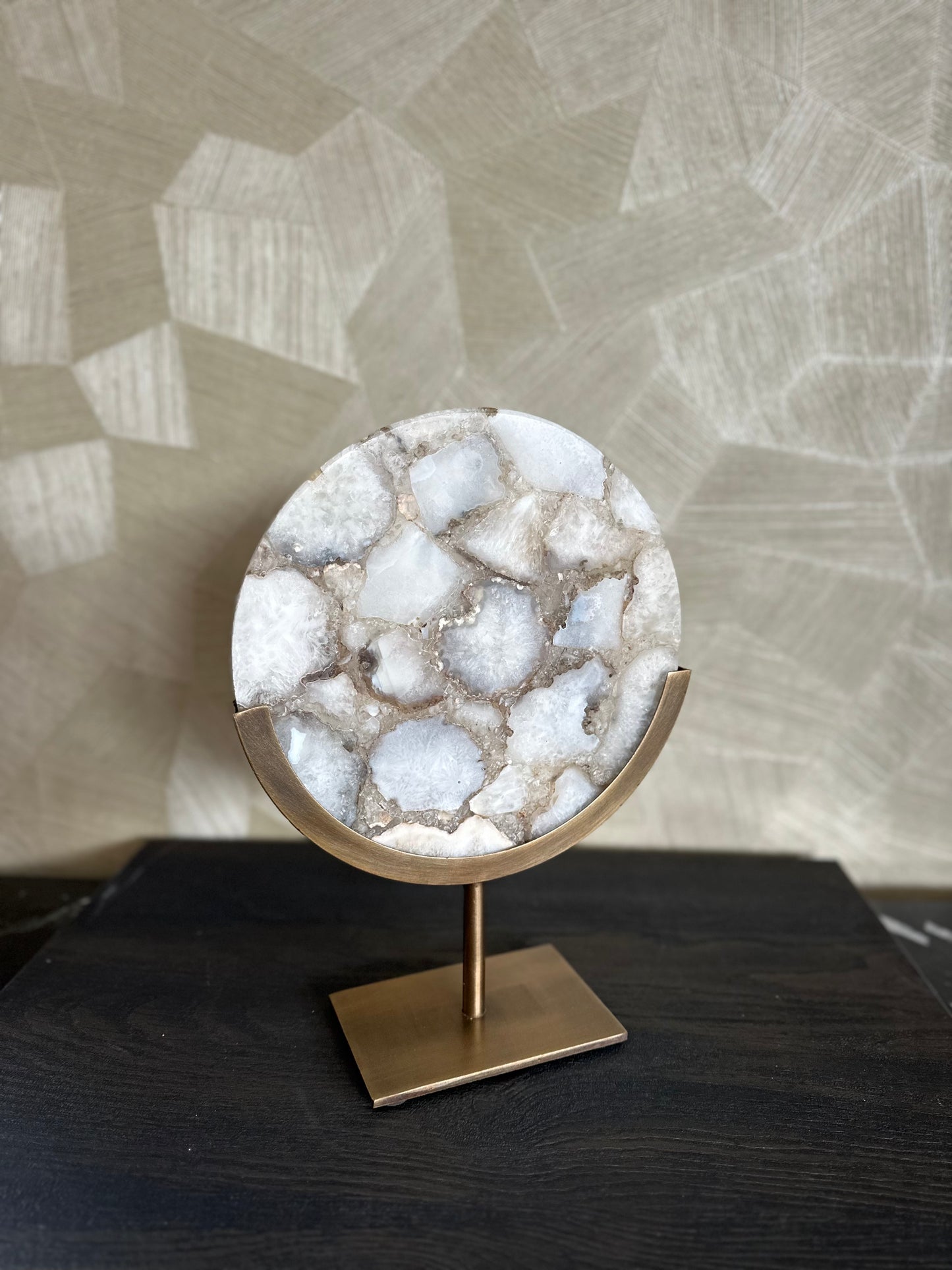Ornament GOUYA – Wit Agaat en Antiek Brons | 25x11x35 cm