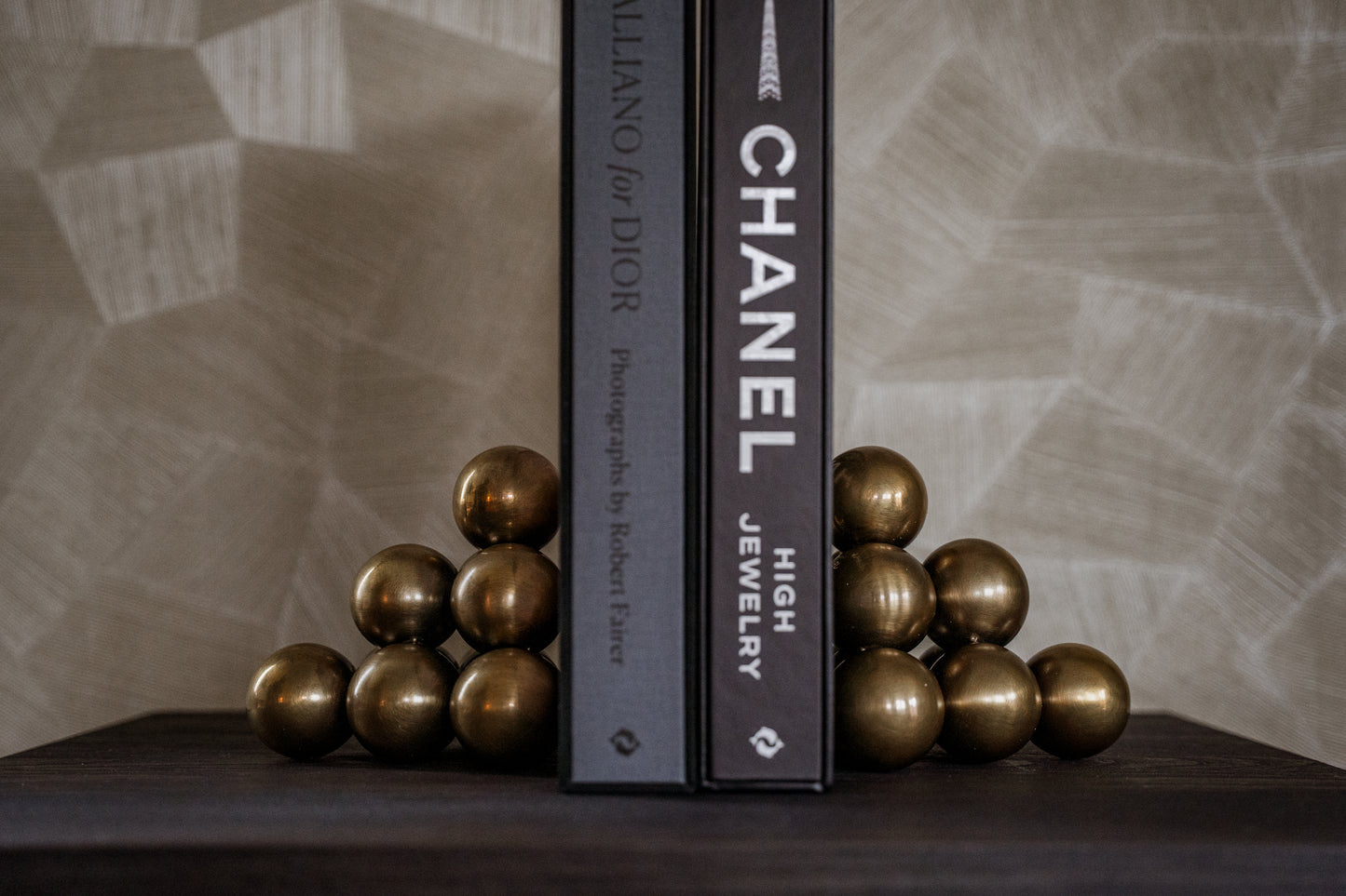 EICHHOLTZ Bookend Carioca vintage brass finis